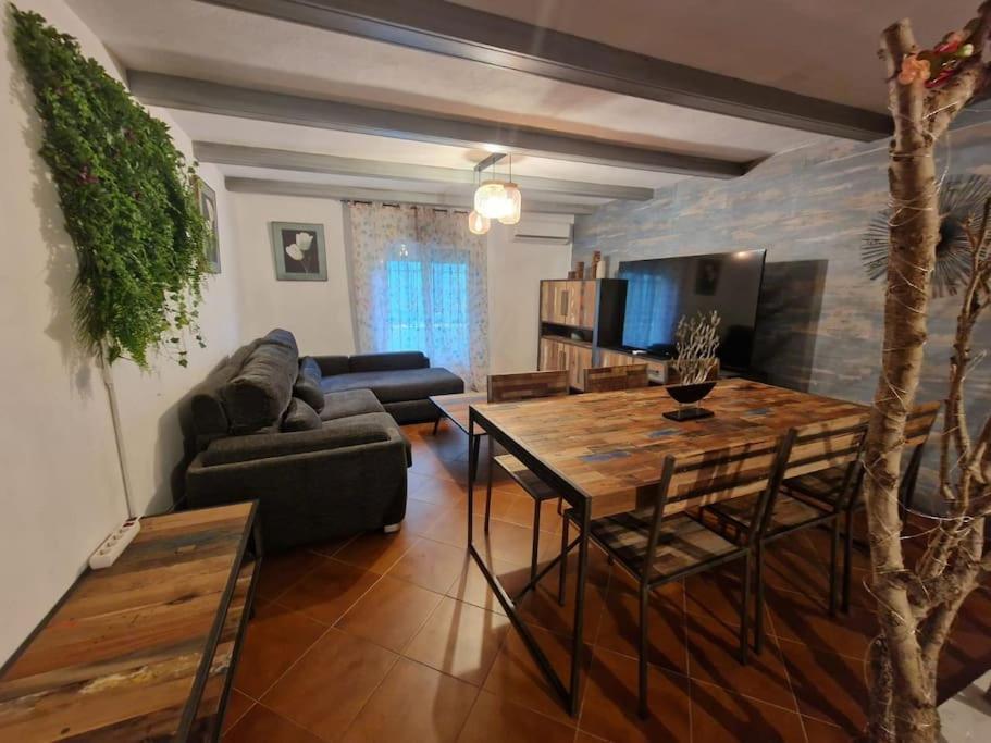 Chalet A 2 Kilometros De La Playa 奇克拉纳－德拉弗龙特拉 外观 照片