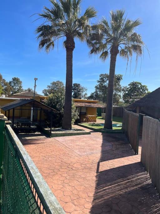 Chalet A 2 Kilometros De La Playa 奇克拉纳－德拉弗龙特拉 外观 照片